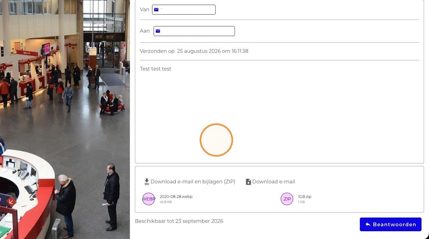 The opened message, showing sender, recipient, sent date and body, with buttons to download the email and its attachments, and the date the transfer expires